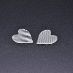 アクリルパーツ ハート 半クリア ストライプ ホワイト 26×30mm【50ヶ】