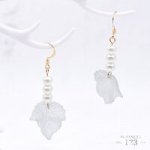 パール3粒×アクリルチャームのピアス