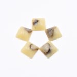 樹脂貼付けパーツ 四角形 20x20mm オフホワイト【50ヶ(約118g)】