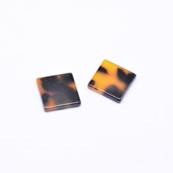 アクリルパーツ 正方形 琥珀色 2×15mm 【50ヶ】