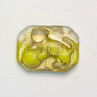 ボールを持ったチェコビーズ 猫 ブロンズグリーン 22x16mm （2ヶ）