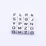 アクリルビーズ 正方形 アルファベットビーズ ブラック10×10mm【約550ヶ】