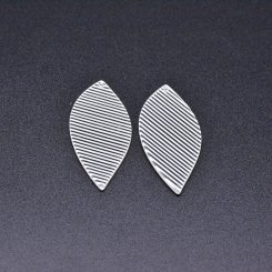 アクリルチャーム 葉型 半クリア ストライプ ホワイト 22×52mm【50ヶ】