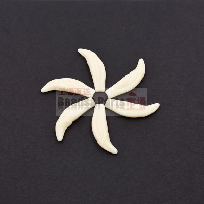 樹脂貼付けパーツ 不規則型 46x13mm クリーム【50ヶ(約126g)】